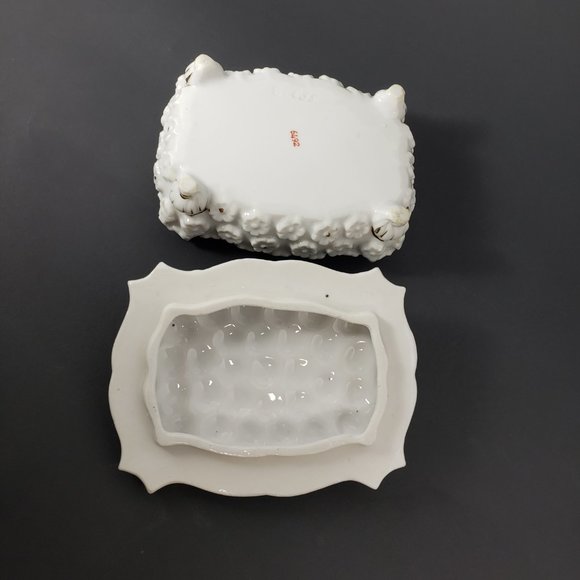 Collectible Ardalt Japan White Ceramic Jewelry Box with Roses and Gold Accents - Picture 6 of 8